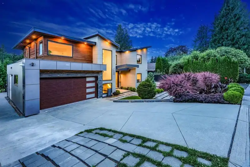 4399 HIGHLAND BOULEVARD - photo 1 of 40