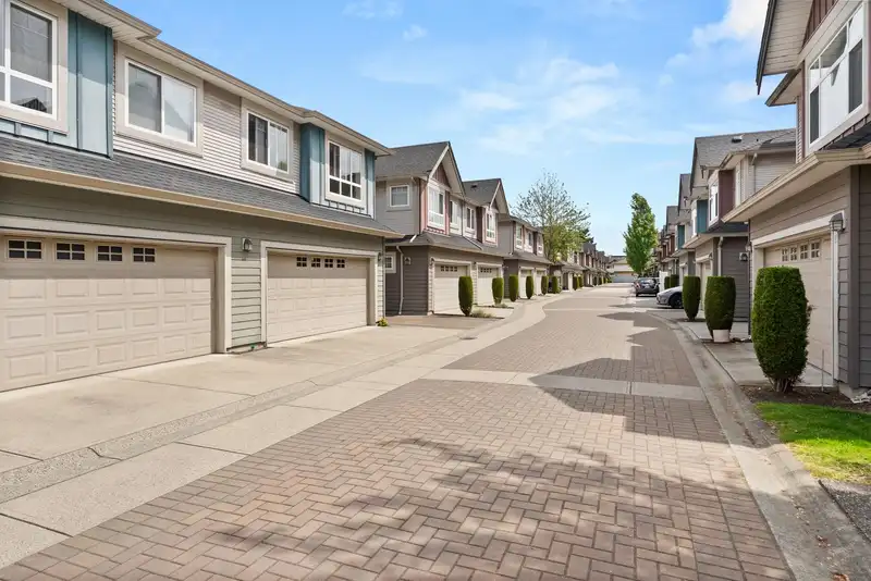 22 11393 STEVESTON HIGHWAY - photo 3 of 35