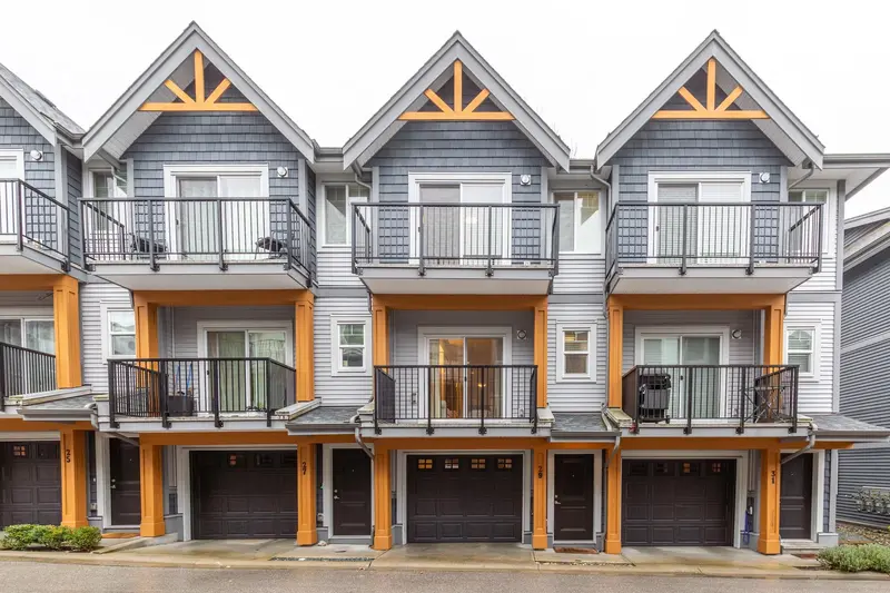 29 22810 113 AVENUE - photo 2 of 25