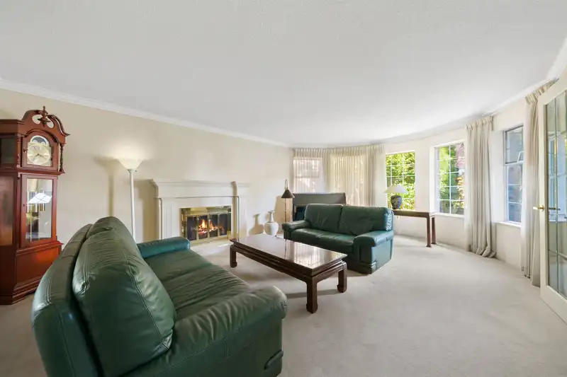 4613 ST. BRIDES PLACE - photo 3 of 39