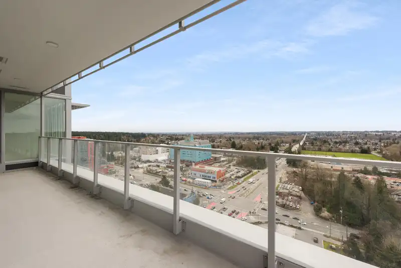 1802 9675 KING GEORGE BOULEVARD - photo 3 of 38