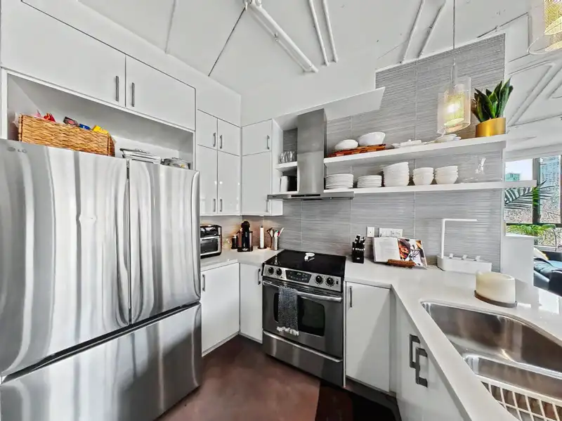 501 28 POWELL STREET - photo 1 of 22