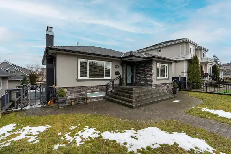 5516 CLARENDON STREET - photo 2 of 36