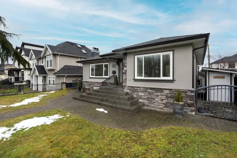 5516 CLARENDON STREET - photo 4 of 36