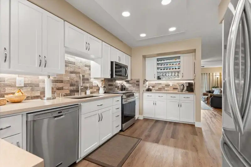 220 32691 GARIBALDI DRIVE - photo 3 of 27