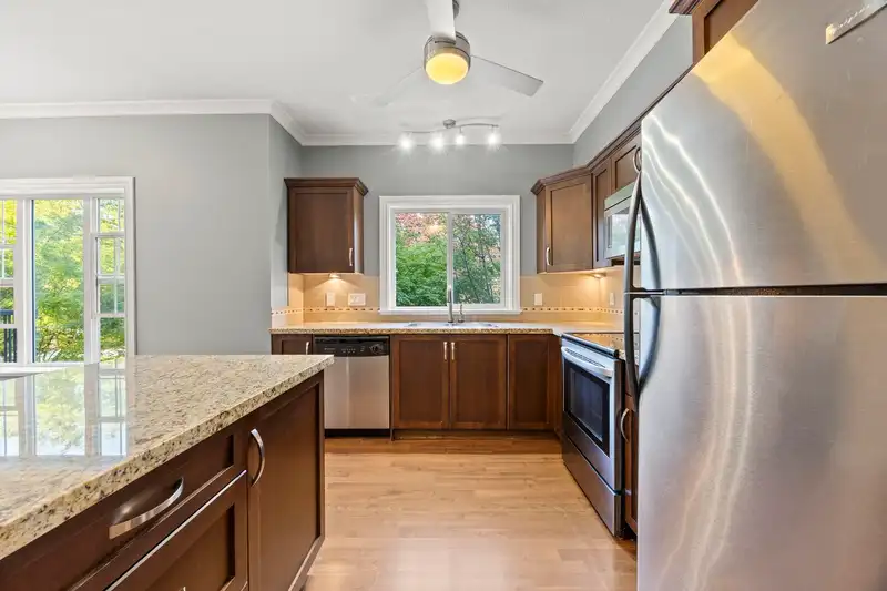 201 20286 53A AVENUE - photo 3 of 16