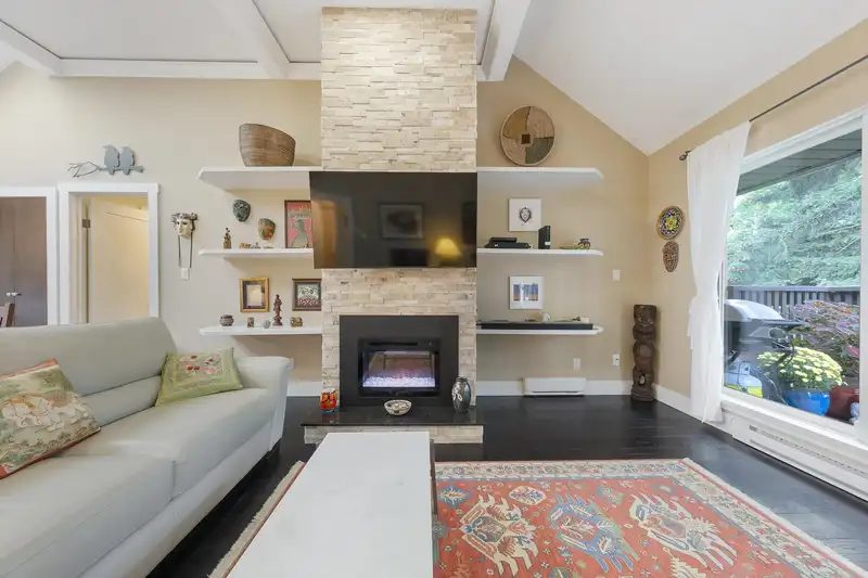 414 333 WETHERSFIELD DRIVE - photo 1 of 34