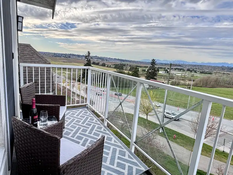 415 16398 64 AVENUE - photo 3 of 20