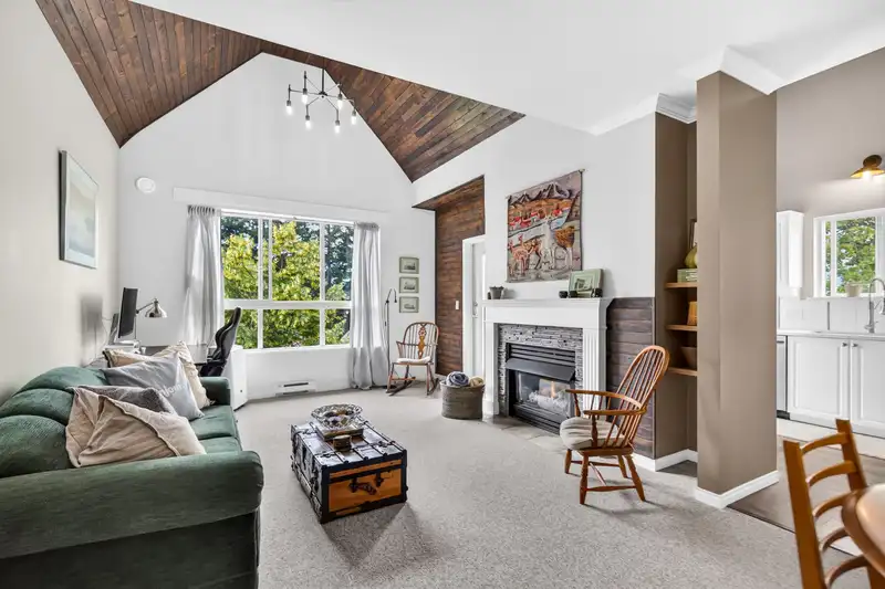 403 19091 MCMYN ROAD - photo 4 of 36