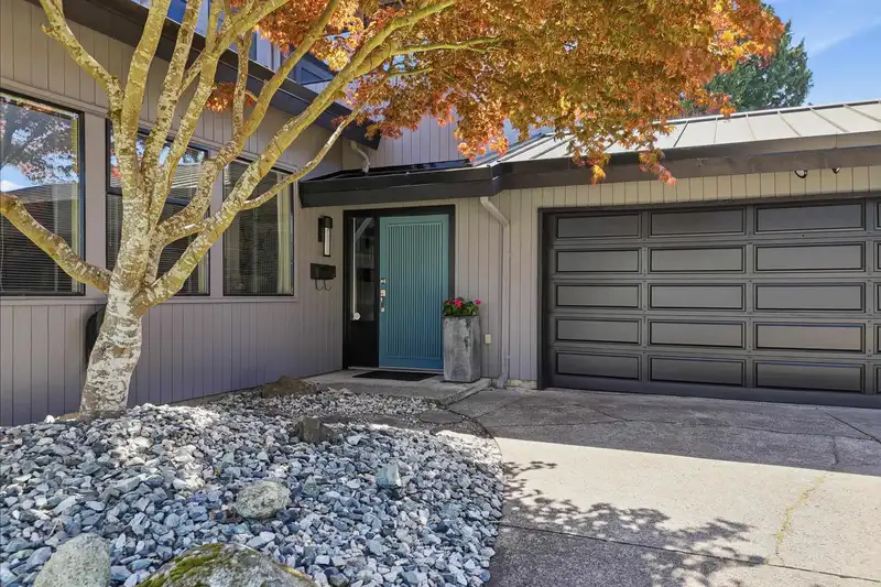 5098 2 AVENUE - photo 4 of 40