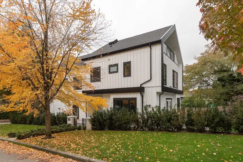 3075 COURTENAY STREET - photo 1 of 28