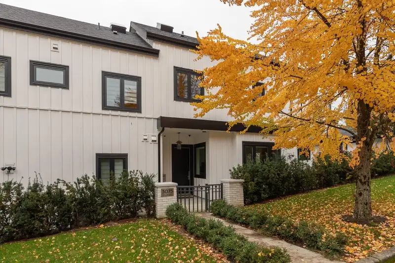 3075 COURTENAY STREET - photo 2 of 28