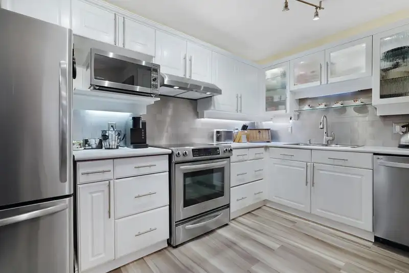 306 20217 MICHAUD CRESCENT - photo 2 of 37