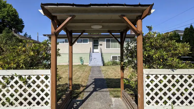 1245 SPERLING AVENUE - photo 2 of 25