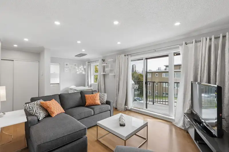 206 2120 W 2ND AVENUE - photo 4 of 25