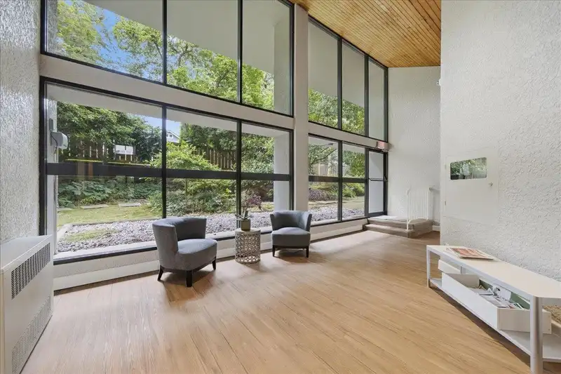 802 1745 ESQUIMALT AVENUE - photo 3 of 40
