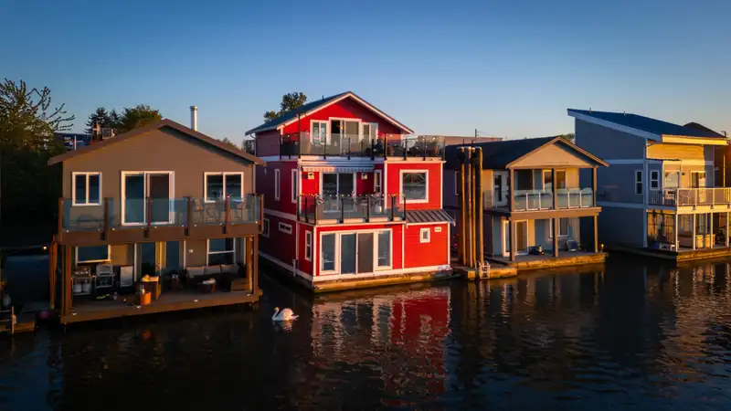 22 3871 W RIVER ROAD - photo 1 of 40