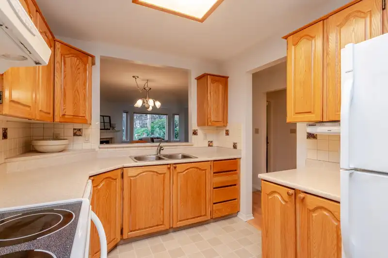 102 15300 17 AVENUE - photo 3 of 8