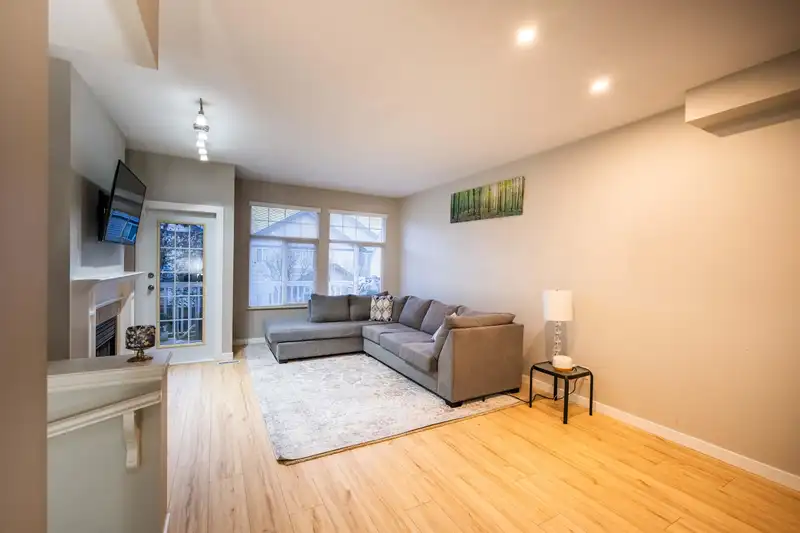 37 14877 58 AVENUE - photo 4 of 25
