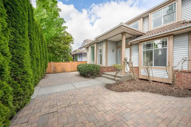 2546 COAST MERIDIAN ROAD - photo 2 of 26