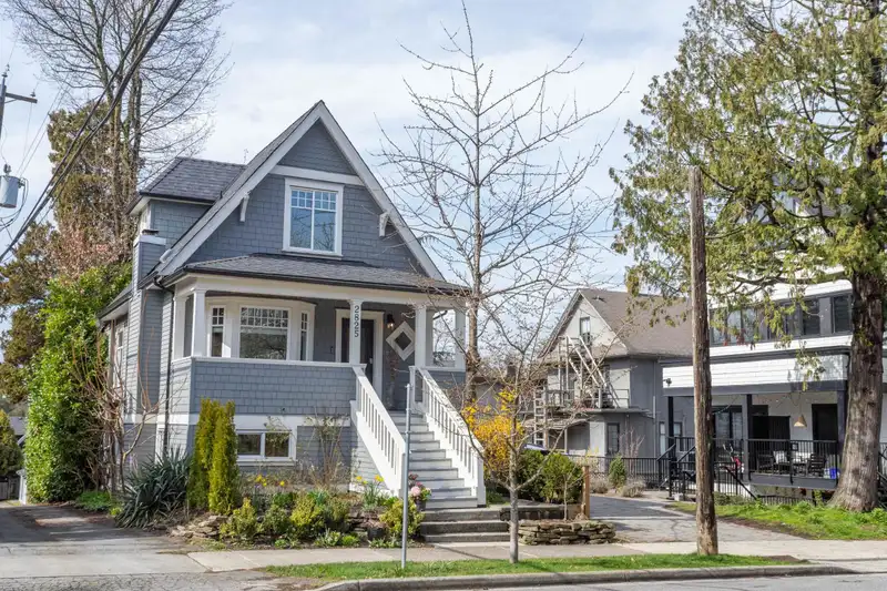 2825 ONTARIO STREET - photo 1 of 40
