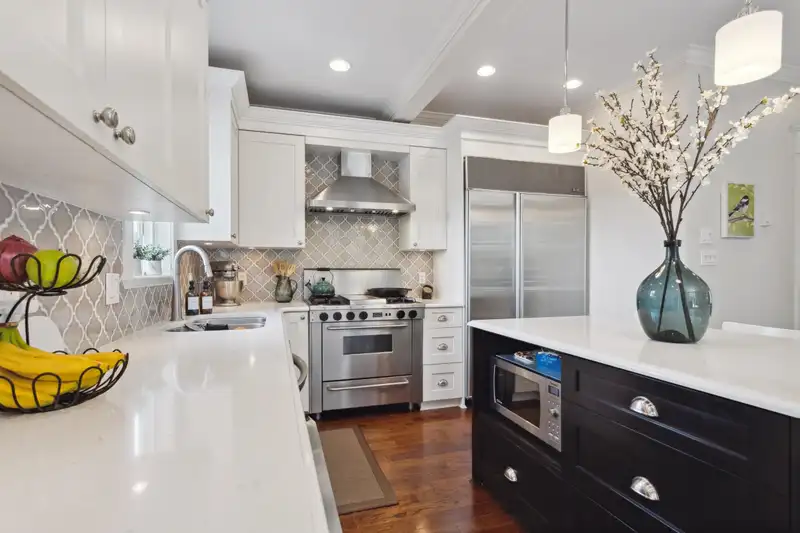 2825 ONTARIO STREET - photo 2 of 40