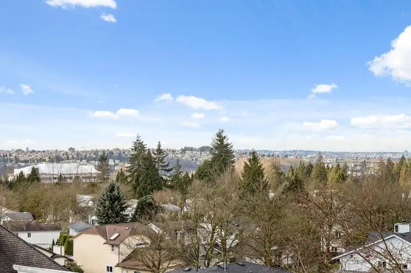 610 1000 BOWRON COURT - photo 3 of 32