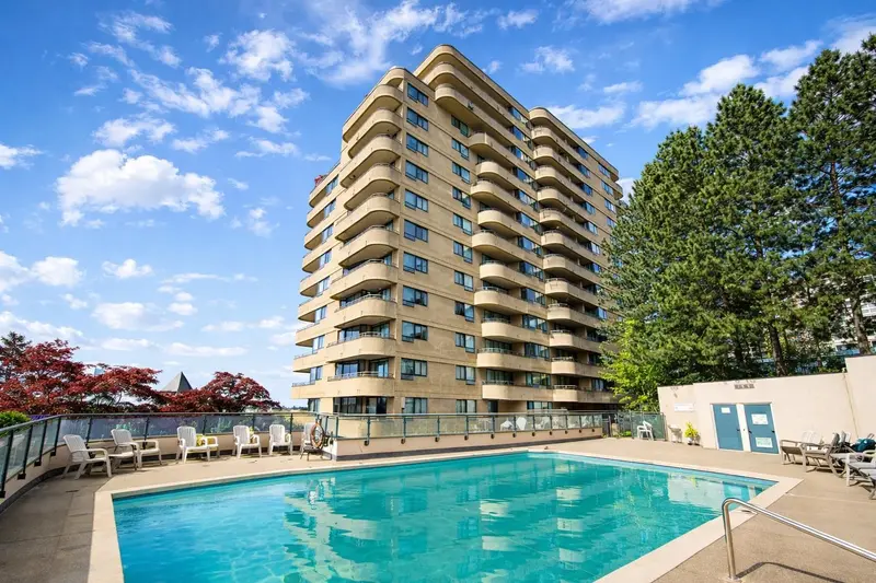 605 1026 QUEENS AVENUE - photo 1 of 25