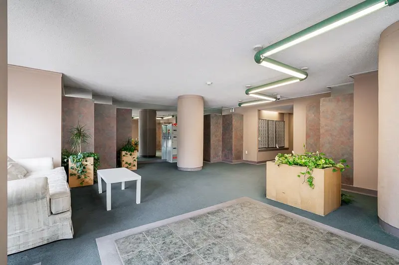 605 1026 QUEENS AVENUE - photo 4 of 25