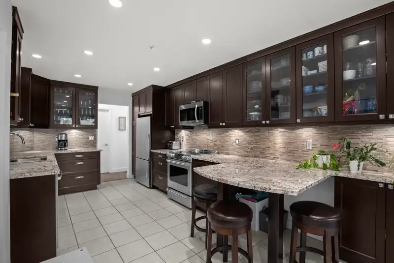303 1133 E 29TH STREET - photo 2 of 25