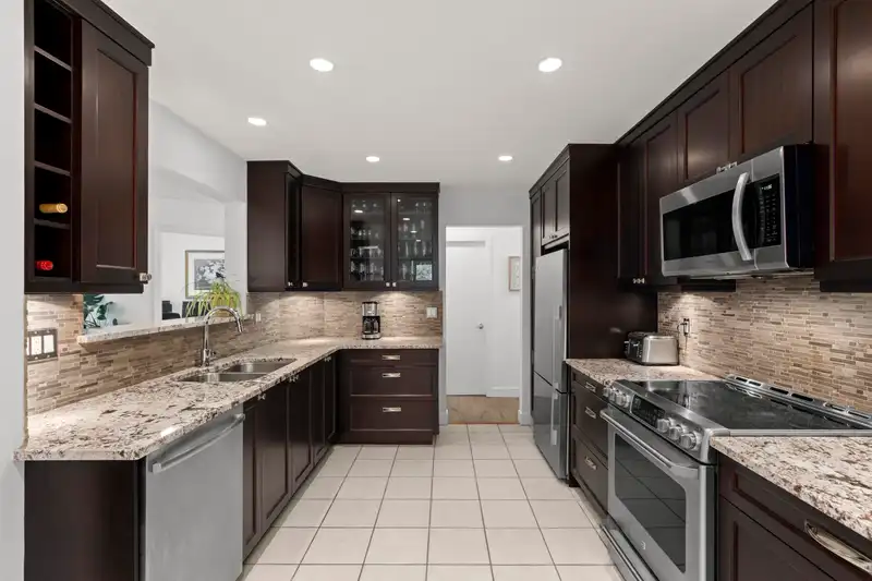 303 1133 E 29TH STREET - photo 4 of 25