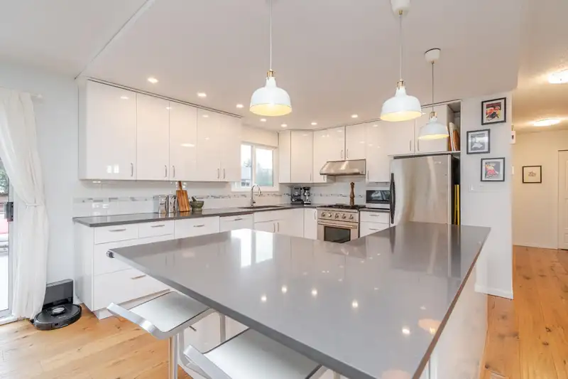 4672 46A STREET - photo 3 of 38