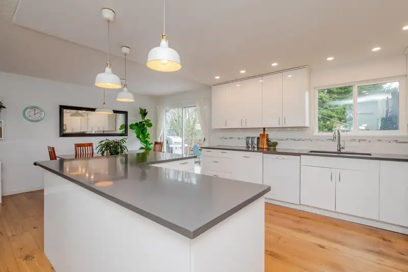 4672 46A STREET - photo 4 of 38
