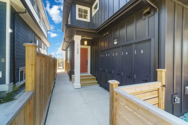 1 550 KASLO STREET - photo 2 of 31