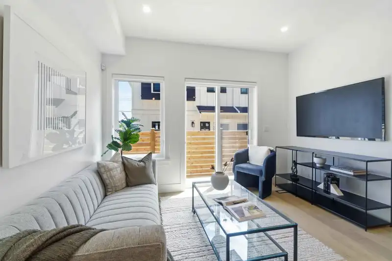 1 550 KASLO STREET - photo 4 of 31