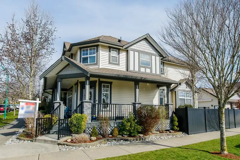 6602 193A STREET - photo 2 of 40