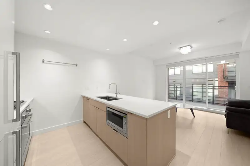 203 7928 YUKON STREET - photo 4 of 14
