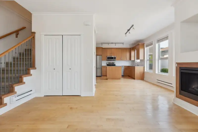 5885 PIONEER AVENUE - photo 4 of 29