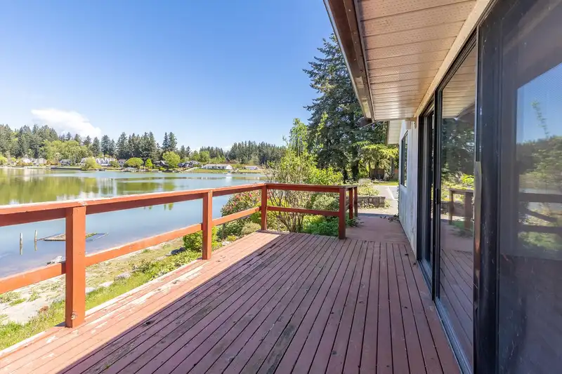 20611 28 AVENUE - photo 4 of 40