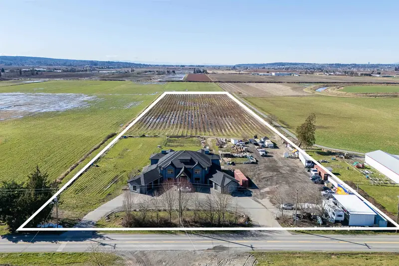 4371 184 STREET - photo 2 of 25