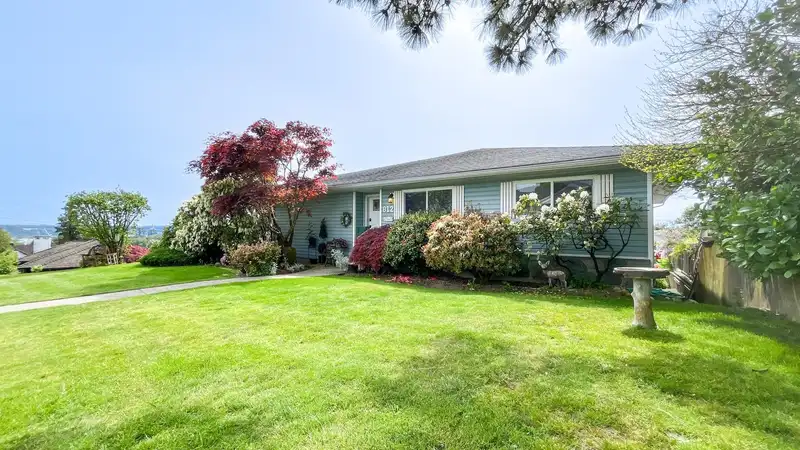 812 YORK STREET - photo 1 of 38