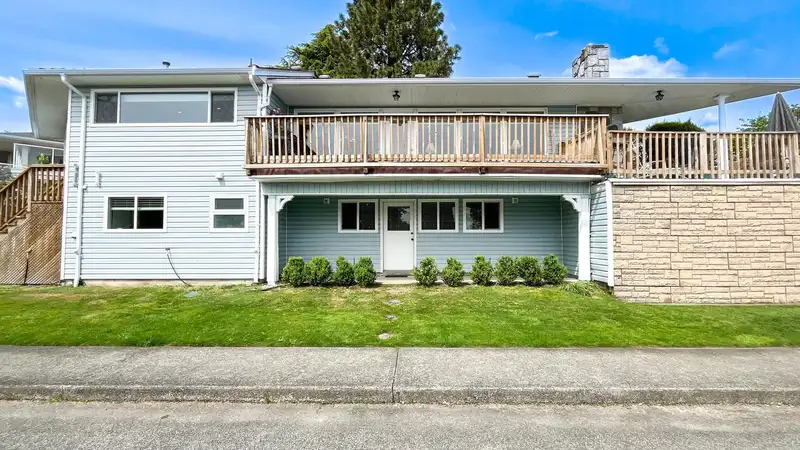 812 YORK STREET - photo 4 of 38