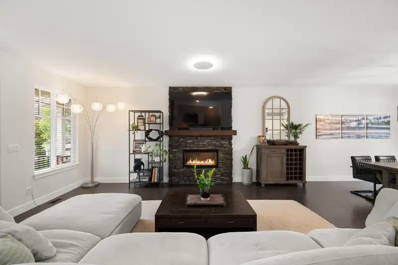 27055 35A AVENUE - photo 3 of 40