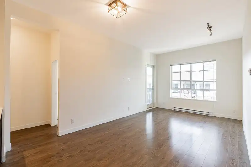 405 555 FOSTER AVENUE - photo 3 of 15