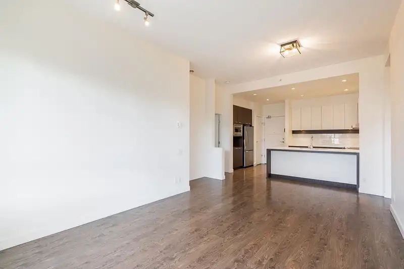 405 555 FOSTER AVENUE - photo 4 of 15