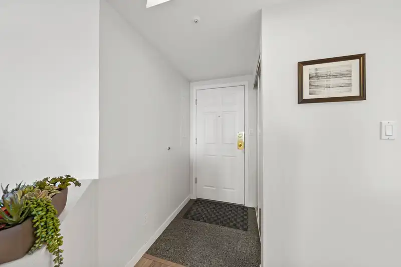 1104 13383 108 AVENUE - photo 3 of 36