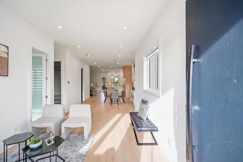 1 6139 ASHWORTH AVENUE - photo 3 of 25