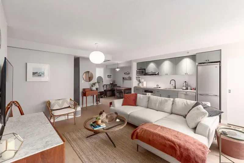 812 168 POWELL STREET - photo 1 of 26