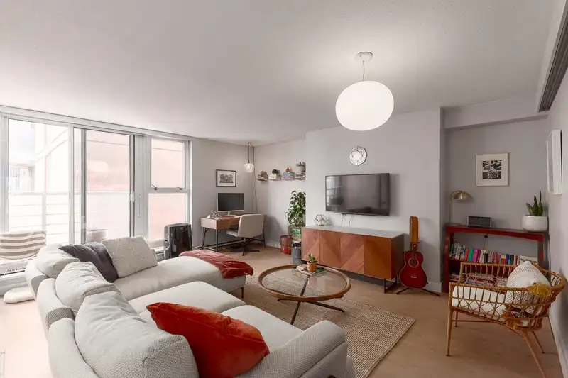 812 168 POWELL STREET - photo 2 of 26