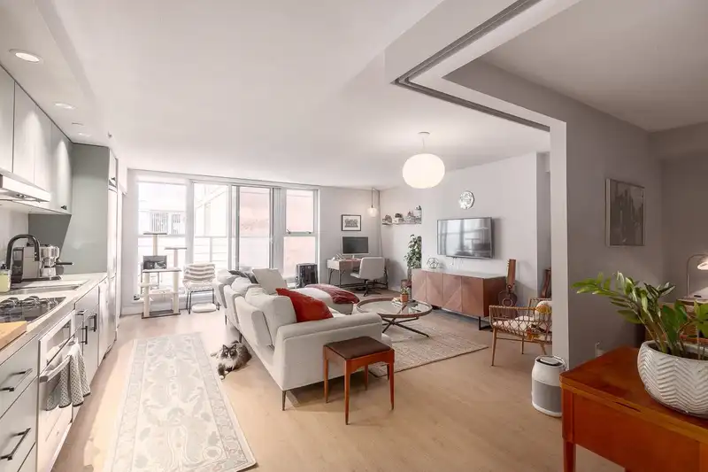 812 168 POWELL STREET - photo 3 of 26